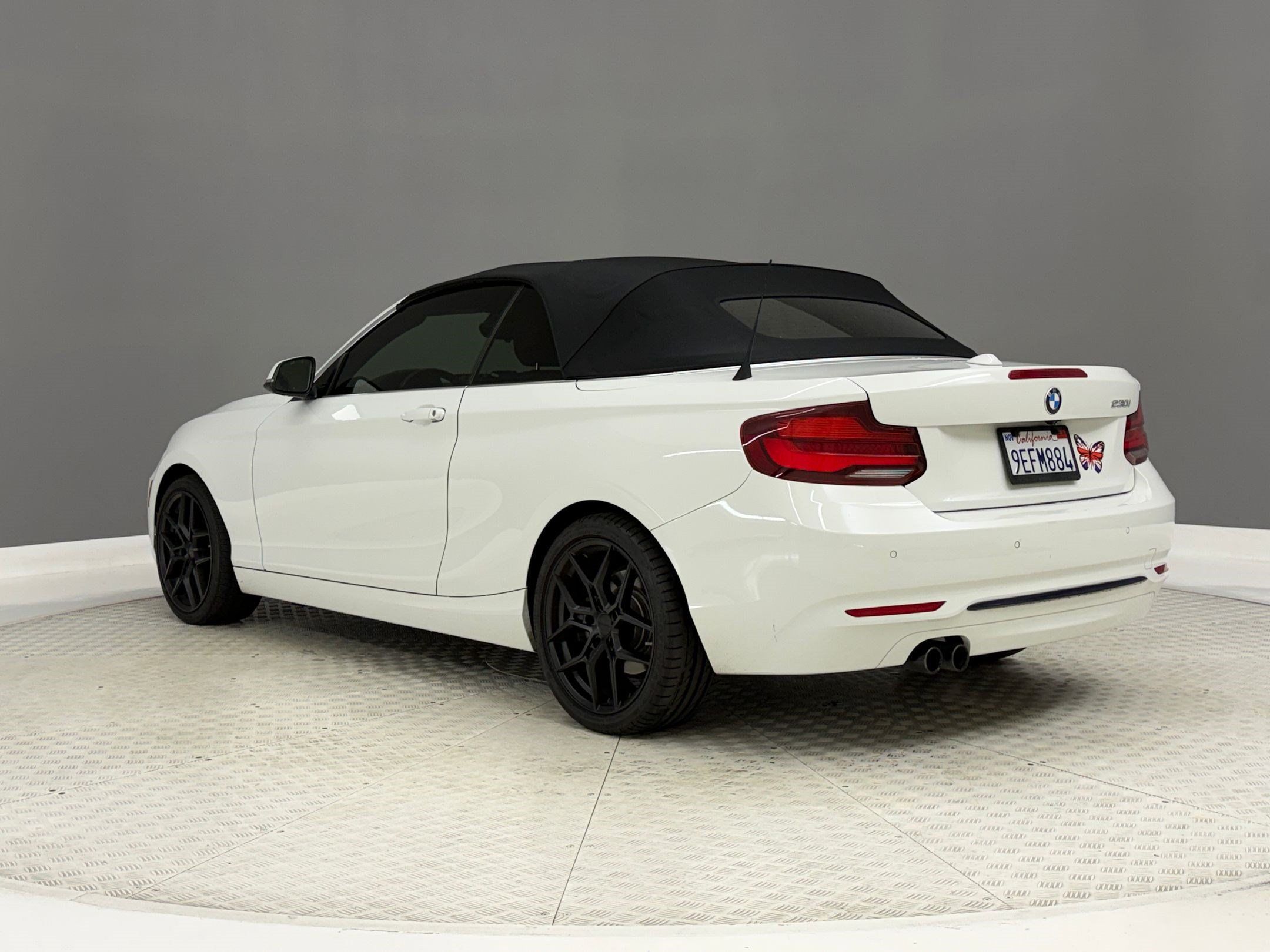 Used 2020 BMW 230i Convertible w/ Premium Package RWD image 3