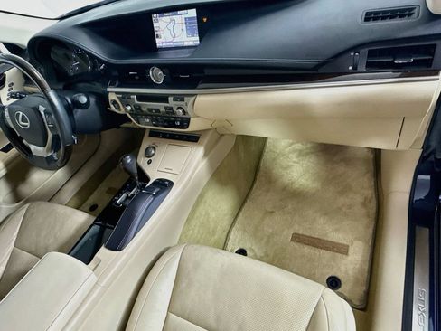 Used 2014 Lexus ES 350 w/ Luxury Package FWD image 30