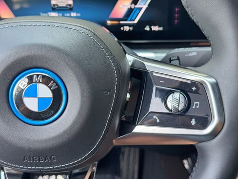 Used 2023 BMW i7 xDrive60 w/ Executive Package 2 AWD/4WD image 23