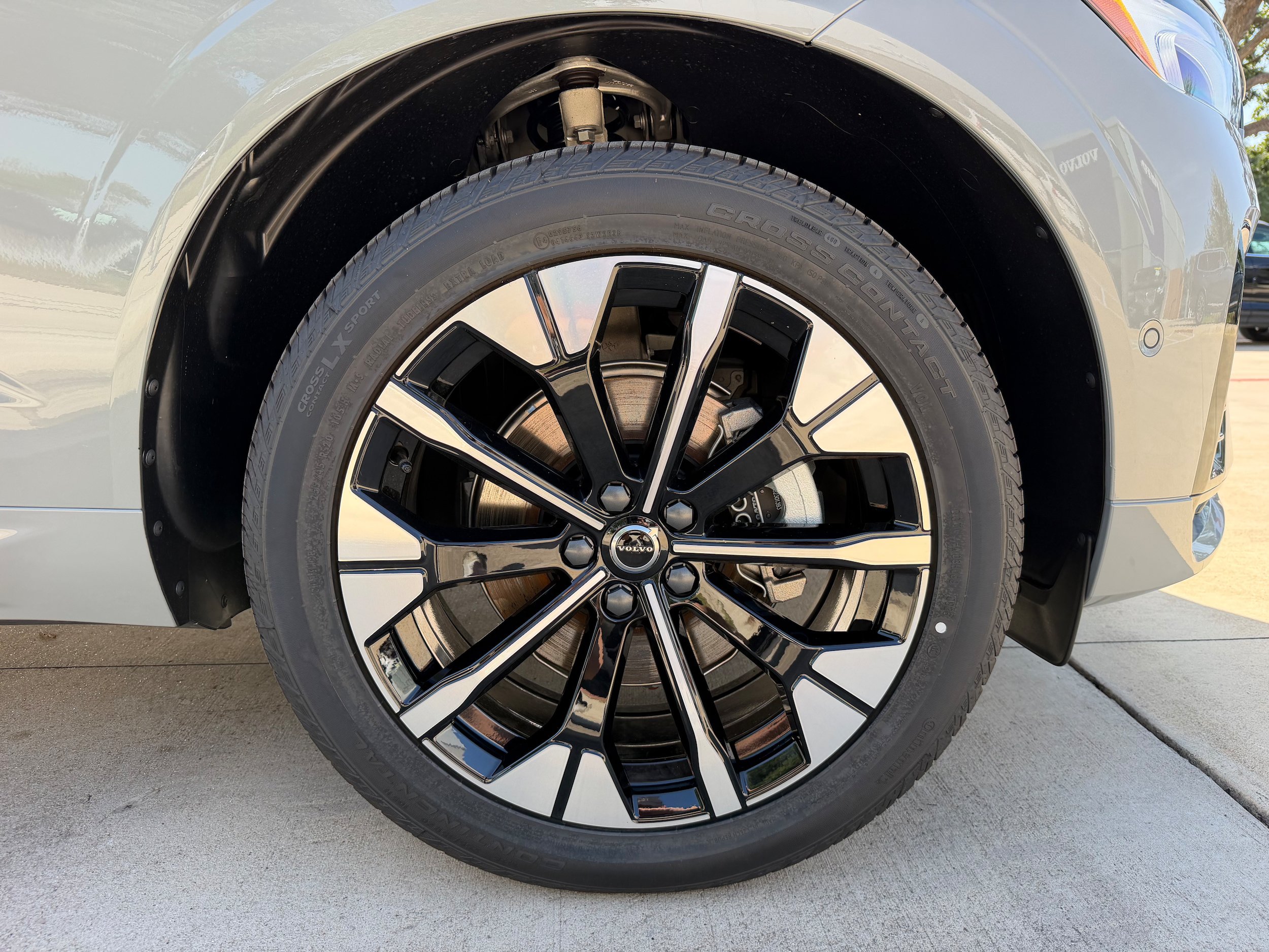 New 2026 Volvo XC60 B5 Plus w/ Protection Package Premier AWD/4WD image 7
