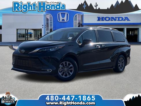 Used 2024 Toyota Sienna XLE image 1