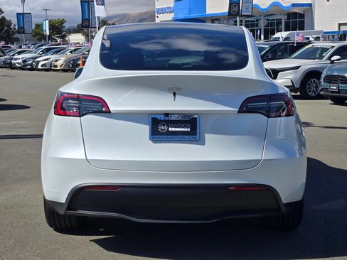 Used 2025 Tesla Model Y Long Range RWD image 6