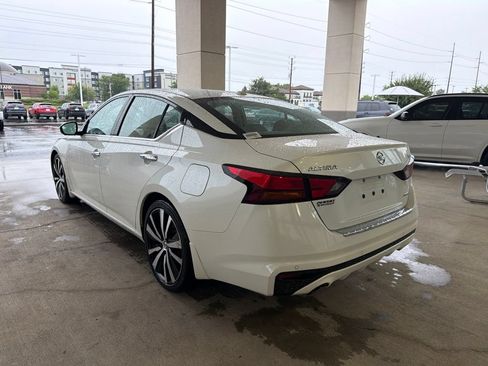 Used 2019 Nissan Altima 2.0 Platinum FWD image 3