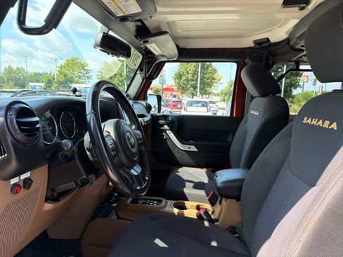 Used 2014 Jeep Wrangler Sahara w/ Connectivity Group AWD/4WD image 12