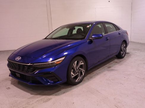 Certified 2024 Hyundai Elantra SEL w/ Convenience Package FWD image 8