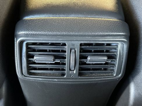 Used 2020 Nissan Rogue SV FWD image 16
