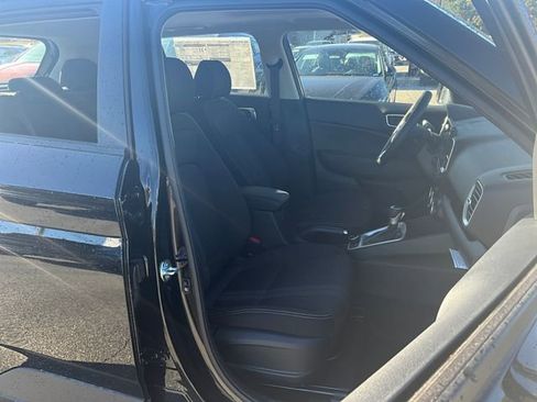 Used 2026 Hyundai Venue SEL image 9