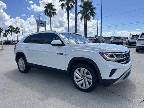 Used 2023 Volkswagen Atlas Cross Sport SE w/ Panoramic Sunroof Package FWD image 3