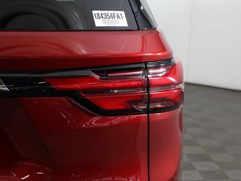 Used 2023 Chevrolet Traverse LT w/ LPO, Floor Liner Package image 17