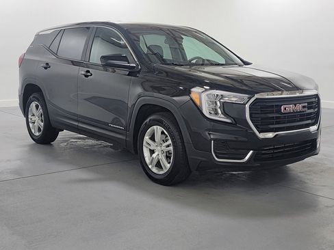 Used 2022 GMC Terrain SLE image 2