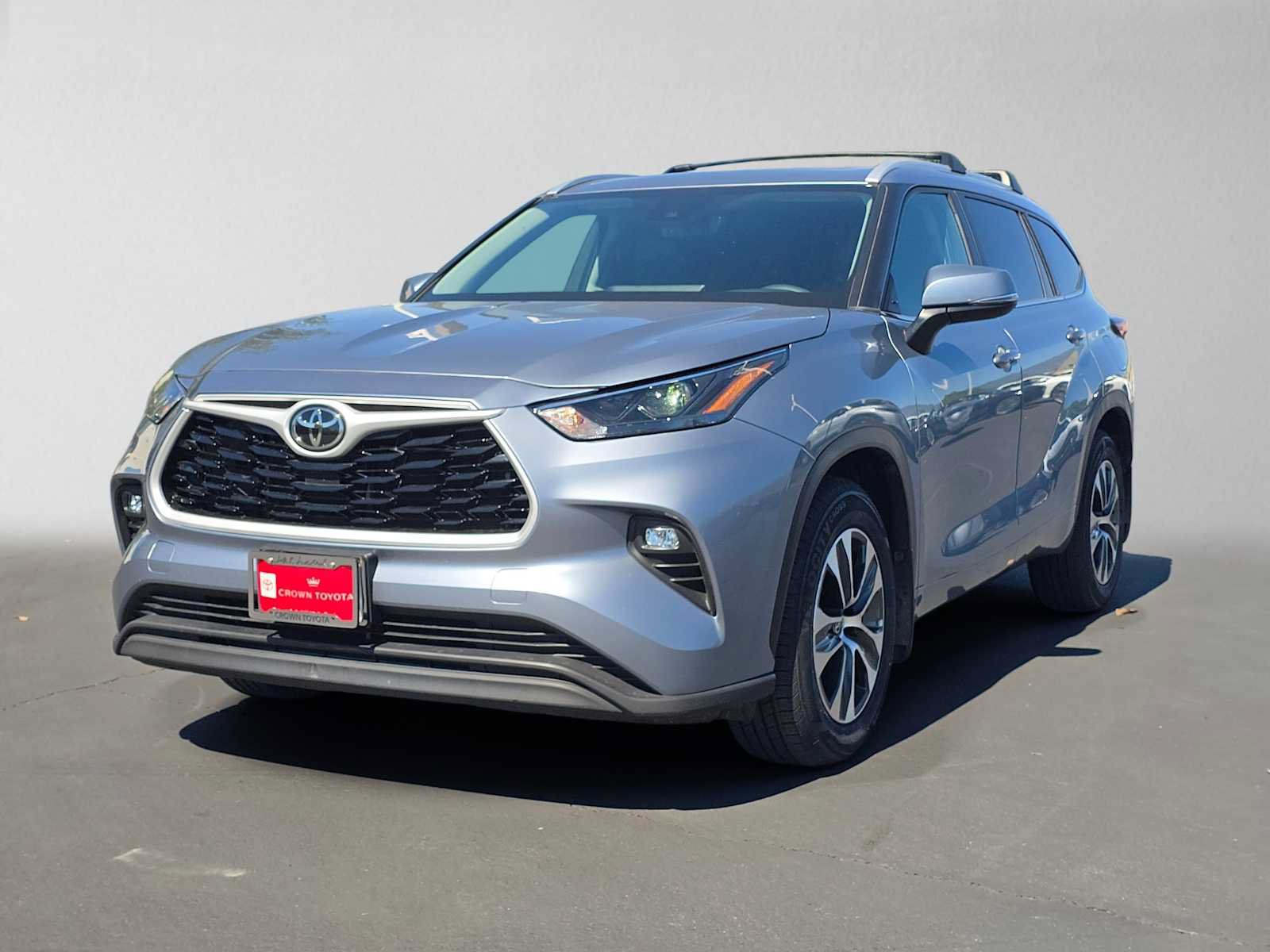 Used 2024 Toyota Highlander XLE FWD image 7