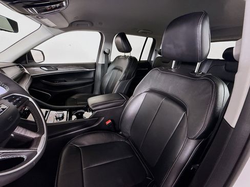 Used 2023 Jeep Grand Cherokee Limited w/ Luxury Tech Group II image 11