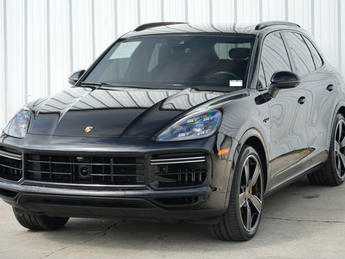 Used 2021 Porsche Cayenne Turbo S image 54