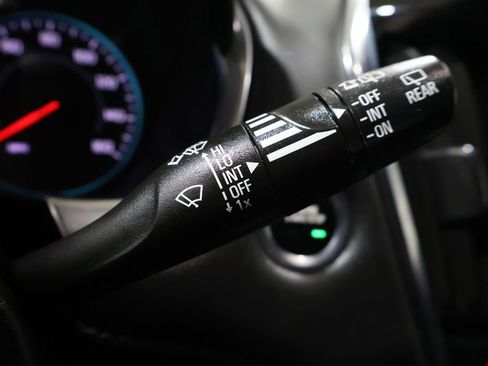 Used 2023 Chevrolet Traverse LT w/ Rear Camera Mirror Package image 43