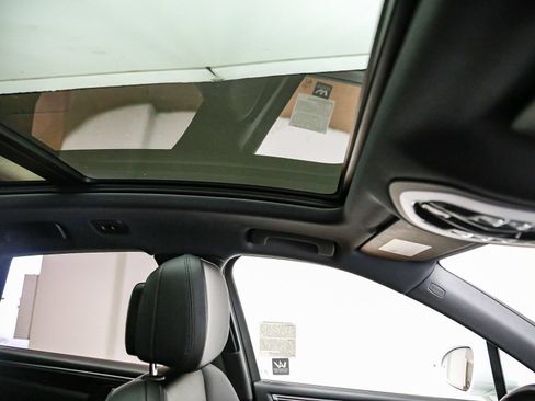 Certified 2024 Porsche Macan AWD/4WD image 21