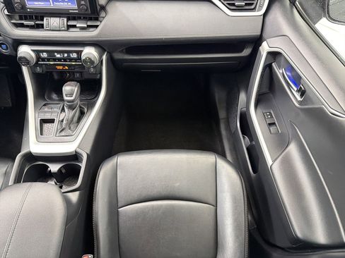 Used 2020 Toyota RAV4 XLE Premium FWD image 26