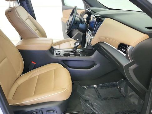 Used 2023 Chevrolet Traverse Premier FWD image 38