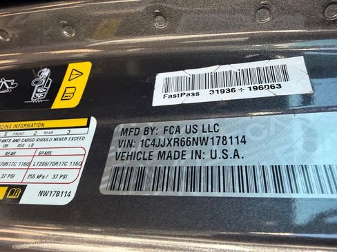 Used 2022 Jeep Wrangler Unlimited Rubicon 4xe w/ Steel Bumper Group AWD/4WD image 11