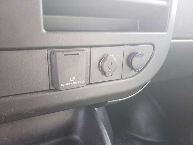 Used 2018 Chevrolet Express 2500 w/ Driver Convenience Package RWD image 19
