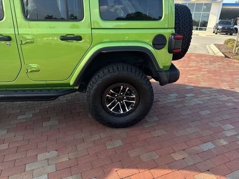 Used 2025 Jeep Wrangler Unlimited Rubicon AWD/4WD image 6