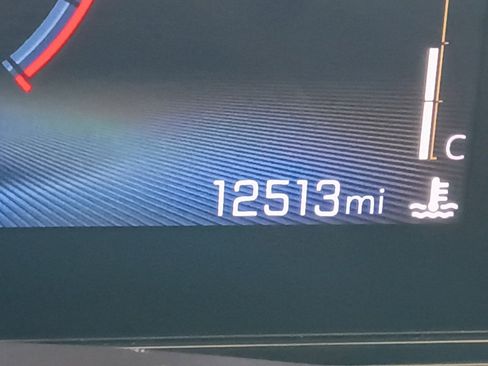 Used 2025 Chevrolet Trax LT w/ LT Convenience Package image 2