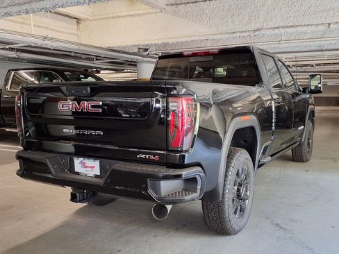 New 2026 GMC Sierra 2500 AT4 w/ AT4 Premium Plus Package AWD/4WD image 8