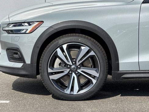 New 2026 Volvo V60 B5 Cross Country Plus w/ Climate Package AWD/4WD image 33
