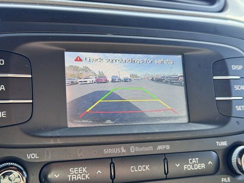 Used 2016 Kia Soul + image 8