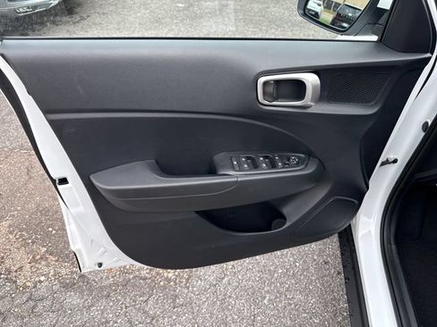 Certified 2026 Hyundai Venue SEL FWD image 10