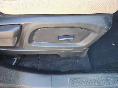Used 2022 Ford Explorer XLT AWD/4WD image 16
