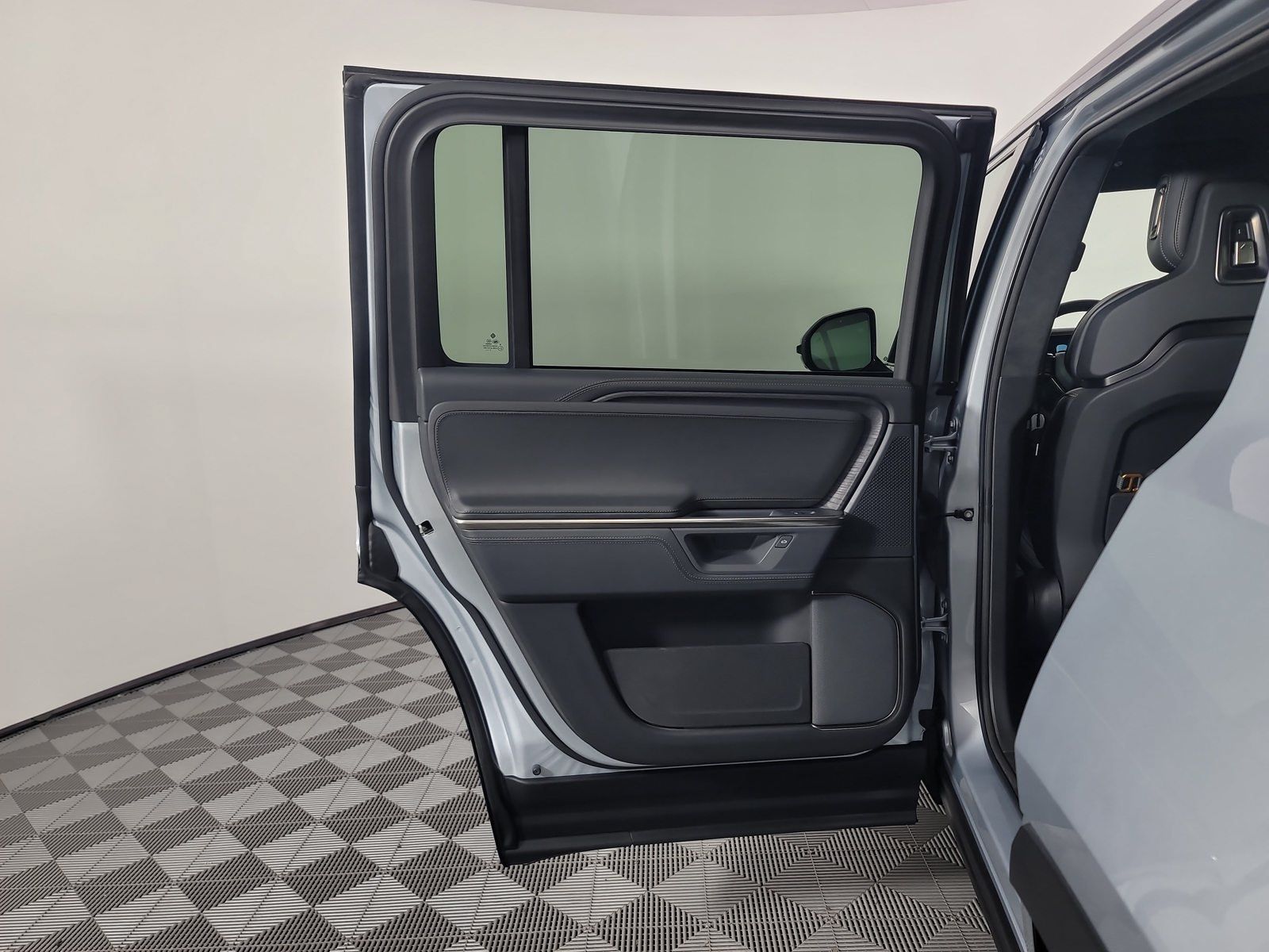 Used 2025 Rivian R1S Adventure Dual AWD/4WD image 17