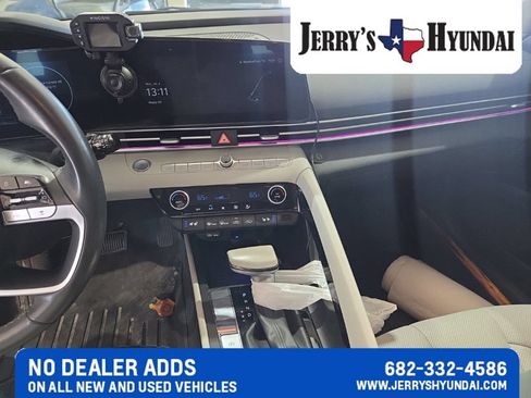 Used 2025 Hyundai Elantra Limited FWD image 10