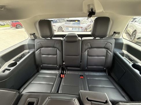 New 2026 Lincoln Navigator Premiere AWD/4WD image 19