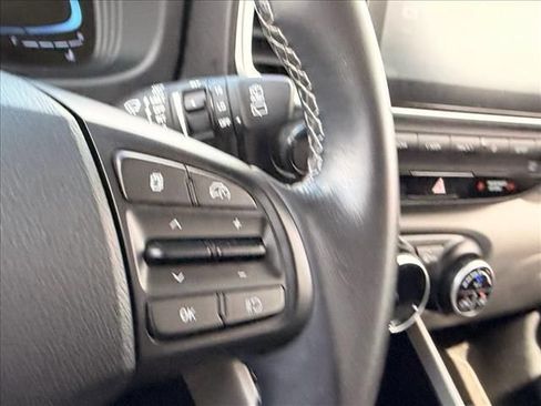 Used 2024 Hyundai Venue SEL FWD image 21