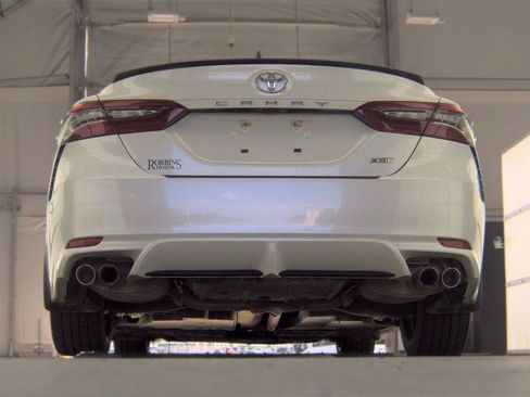 Used 2022 Toyota Camry XSE FWD image 7