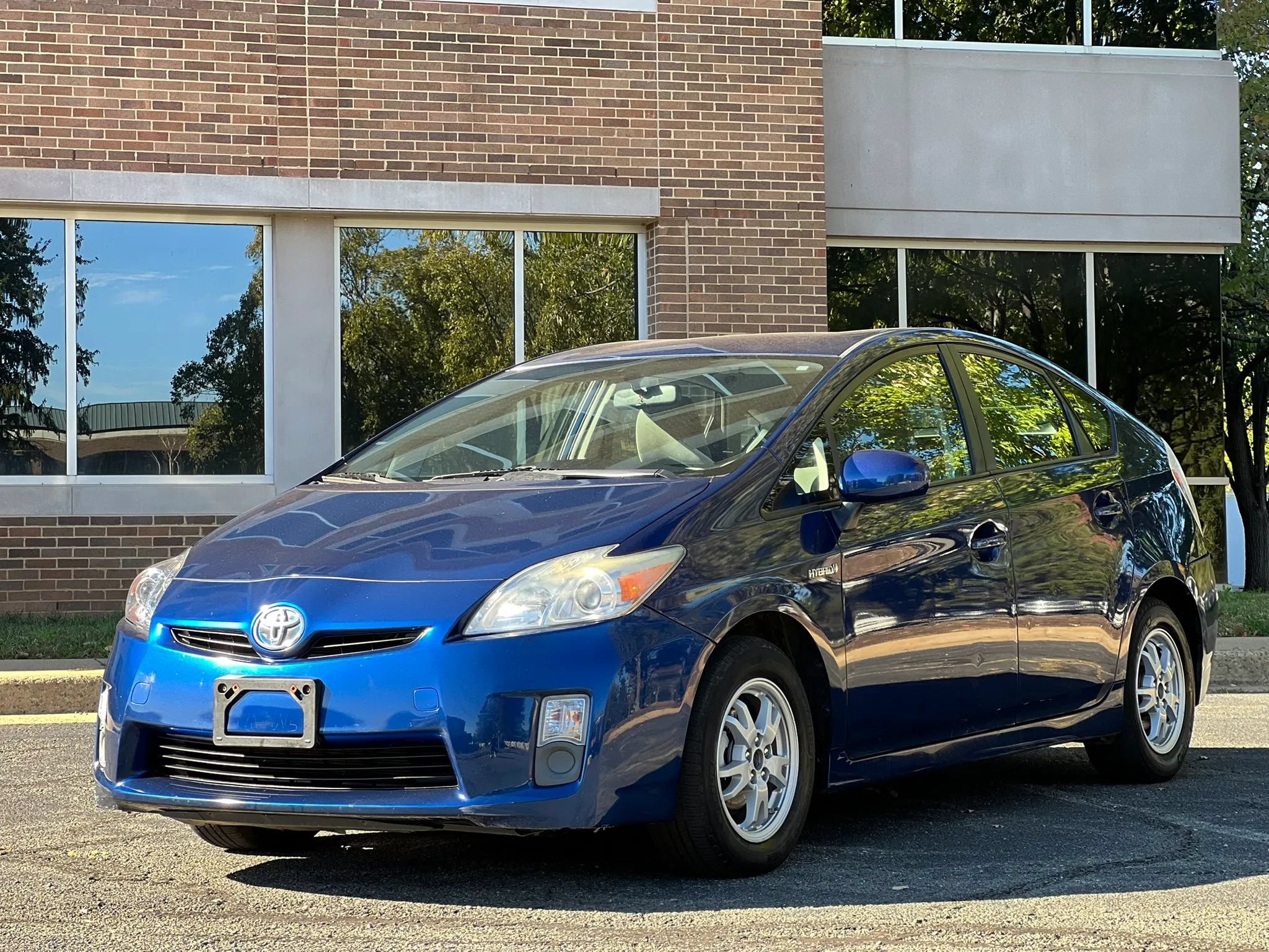 Used 2010 Toyota Prius Five FWD image 1