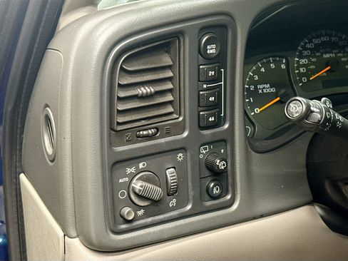 Used 2005 Chevrolet Tahoe Z71 w/ Preferred Equipment Group AWD/4WD image 13