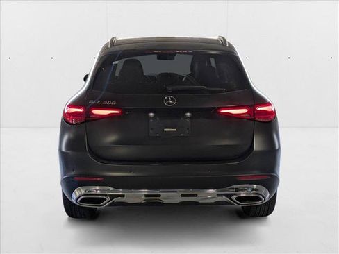 New 2025 Mercedes-Benz GLC 300 image 8