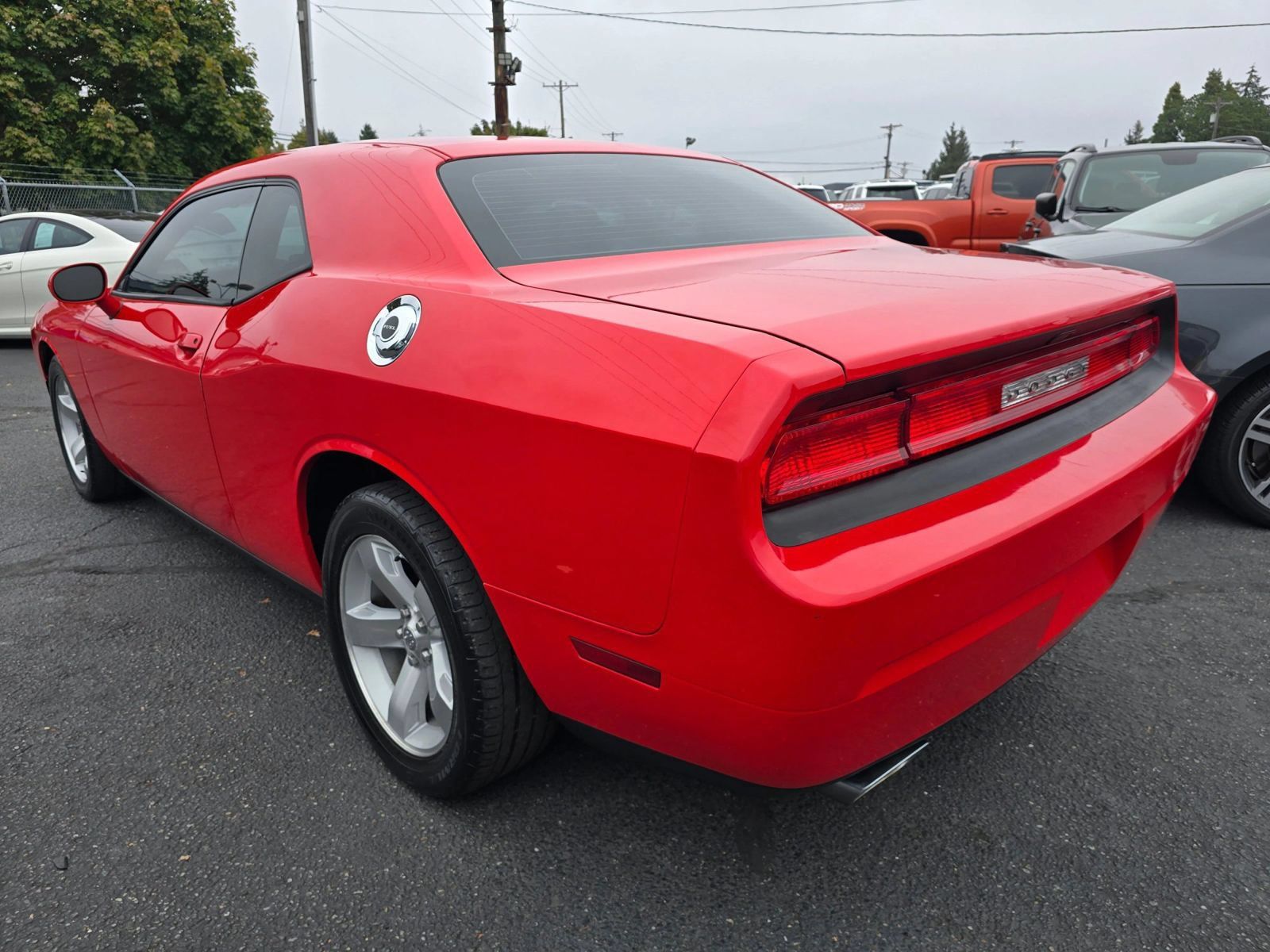 Used 2014 Dodge Challenger SXT RWD image 3