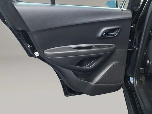 Used 2020 Chevrolet Trax LS FWD image 27
