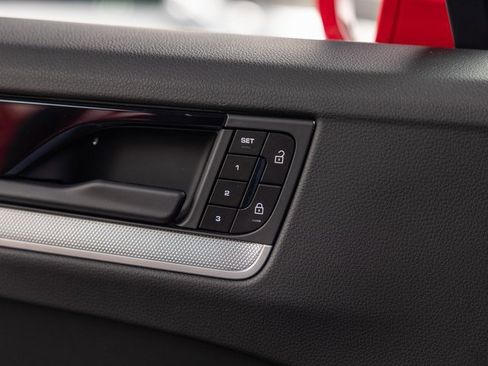 Used 2025 Porsche Cayenne S image 38