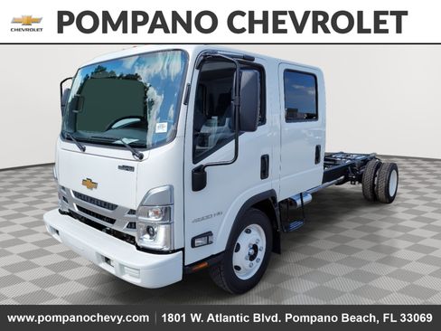 Used 2025 Chevrolet Low Cab Forward image 1