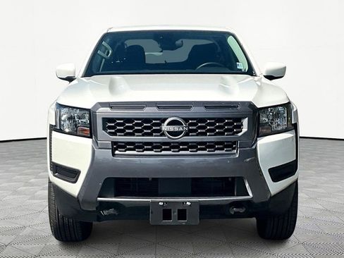 Used 2025 Nissan Frontier SV image 2