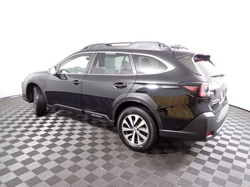 Used 2023 Subaru Outback Premium AWD/4WD image 11