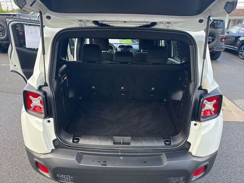 Used 2021 Jeep Renegade Latitude image 14