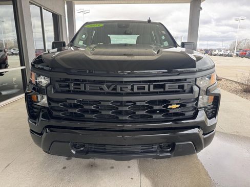 Used 2025 Chevrolet Silverado 1500 Custom image 4