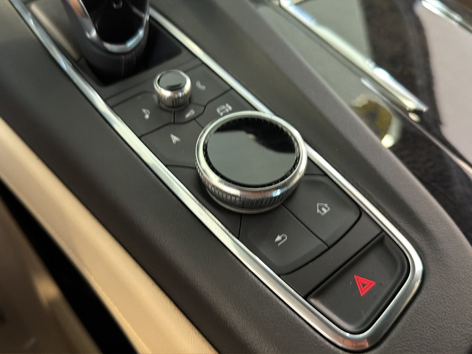 Certified 2022 Cadillac Escalade Premium Luxury RWD image 29