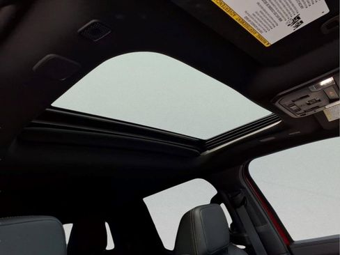 Used 2025 Toyota Tacoma Limited image 17