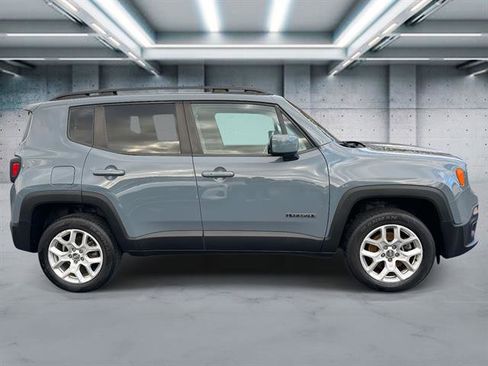 Used 2018 Jeep Renegade Latitude image 23