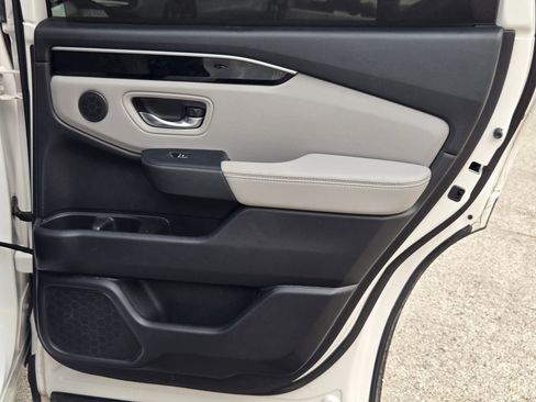 Used 2025 Honda Pilot Touring image 26
